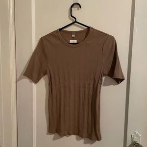 NWT Uniqlo Random Ribbed Crewneck Short Sleeve Tee Small